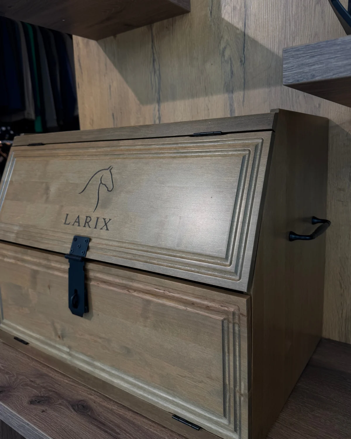 Larix duża skrzynia z szufladami